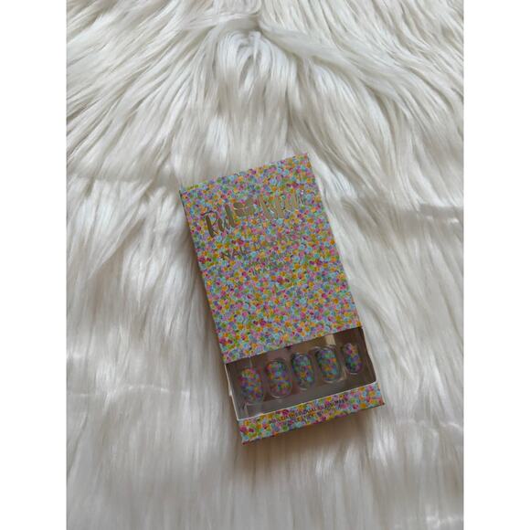 Red Aspen Nail Dashes- Estel's Easel (pastel dotted short, square nails) - Picture 5 of 8